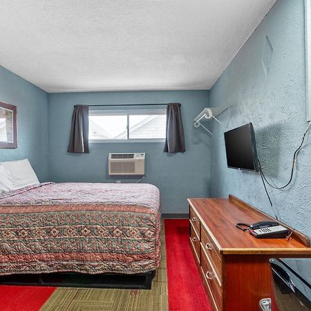 Broadway Inn Council Bluffs Εξωτερικό φωτογραφία