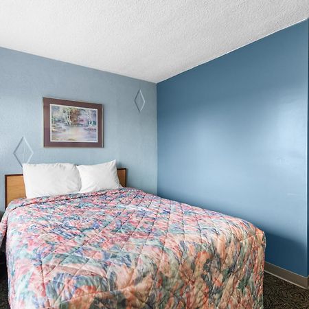 Broadway Inn Council Bluffs Εξωτερικό φωτογραφία